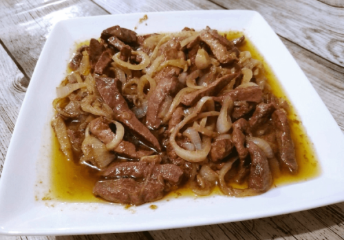 Iscas-de-Fígado-Aceboladas